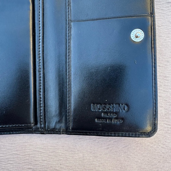 Moschino Elegant Black Clutch - Picture 3 of 4